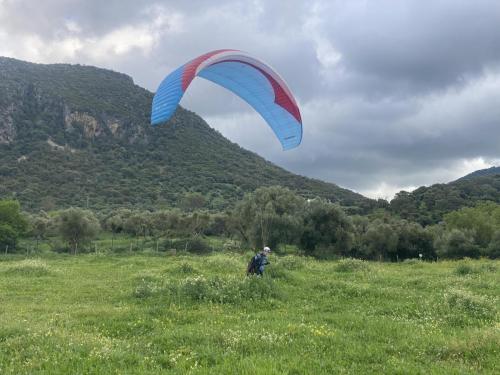 paraglide-spain-high-sierras-chris-williams-5